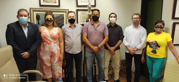 Deputado Eduardo Rocha recebe vereadores e ex-vice-prefeito de Sonora