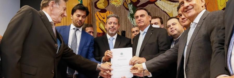 Bolsonaro envia PL sobre privatização dos Correios ao Congresso