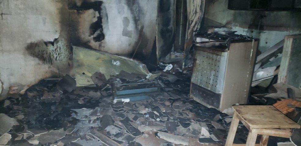 Casal é preso após matar homem a facadas e colocar fogo no corpo durante roubo em MS, diz polícia Casal é preso após matar homem a facadas e colocar fogo no corpo durante roubo em MS, diz polícia