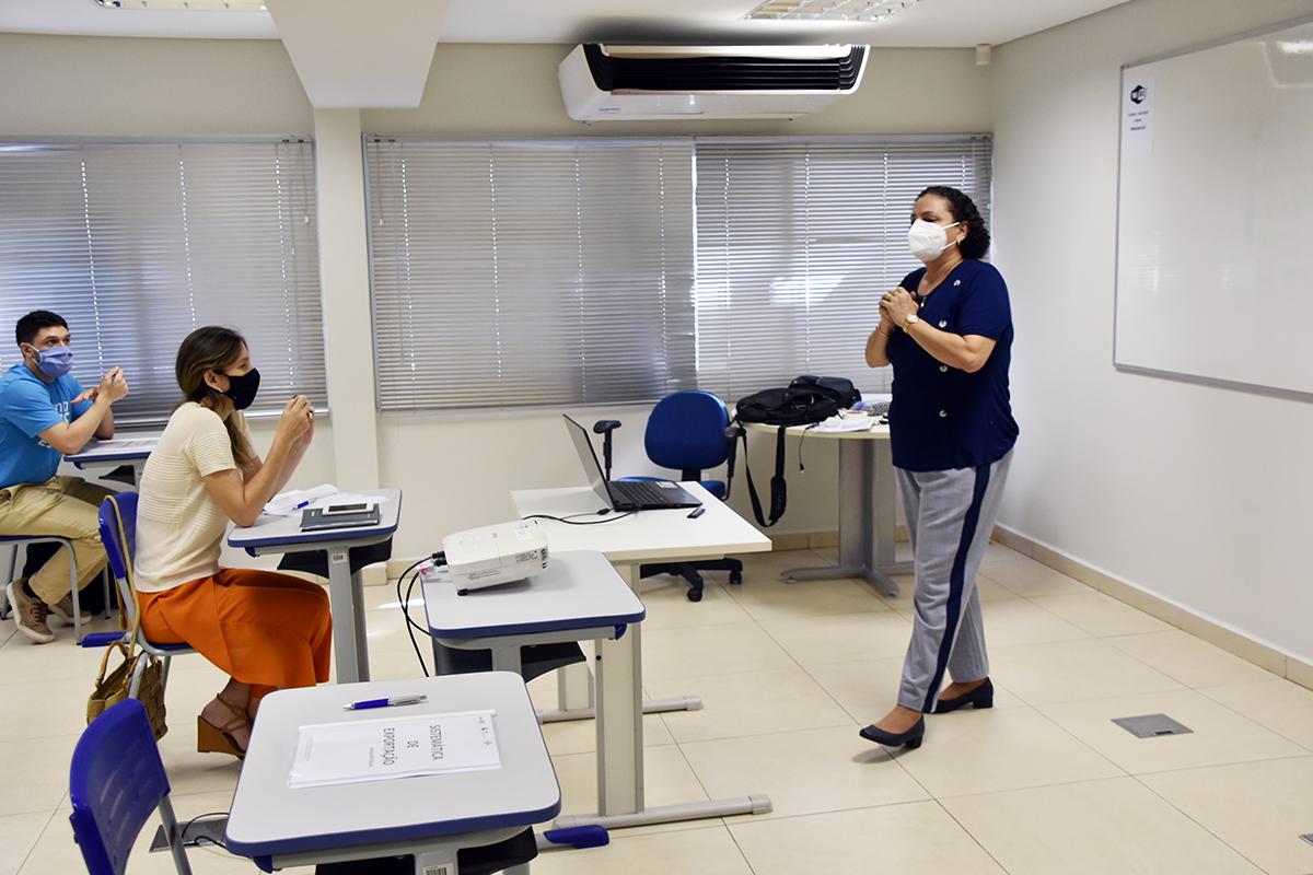Centro Internacional de Negócios capacita servidores da Sedesc em comércio exterior