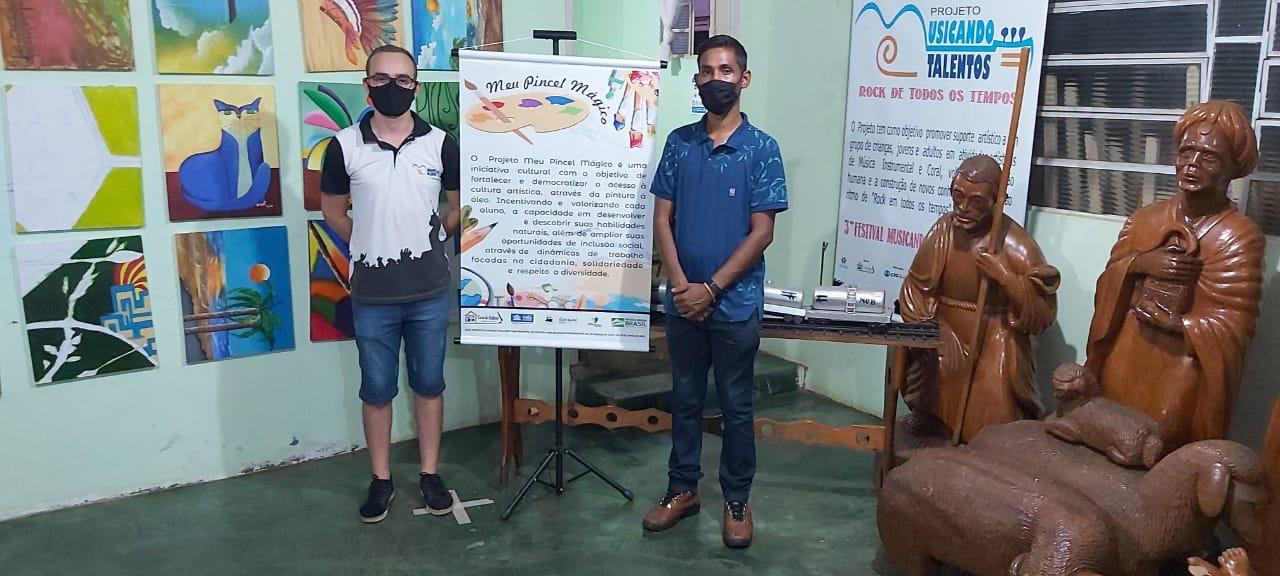 Violino confeccionado pelo Espaço Cultural Ateliê de Violino Ádila é entregue a presidente da Casa da Cultura Violino confeccionado pelo Espaço Cultural Ateliê de Violino Ádila é entregue a presidente da Casa da Cultura