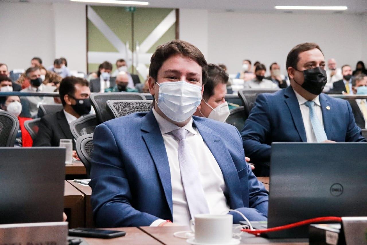 Deputado elogia convênio que coloca em prática dois projetos de lei de sua autoria Deputado elogia convênio que coloca em prática dois projetos de lei de sua autoria