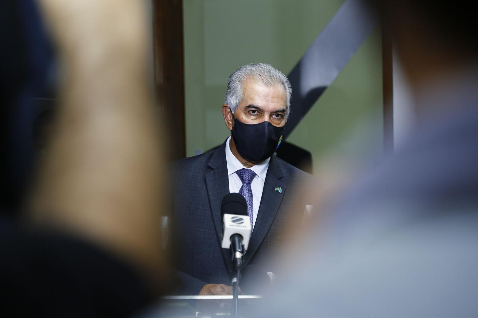 Reinaldo decreta toque de recolher às 20h e restrição aos comércios no fim de semana em MS