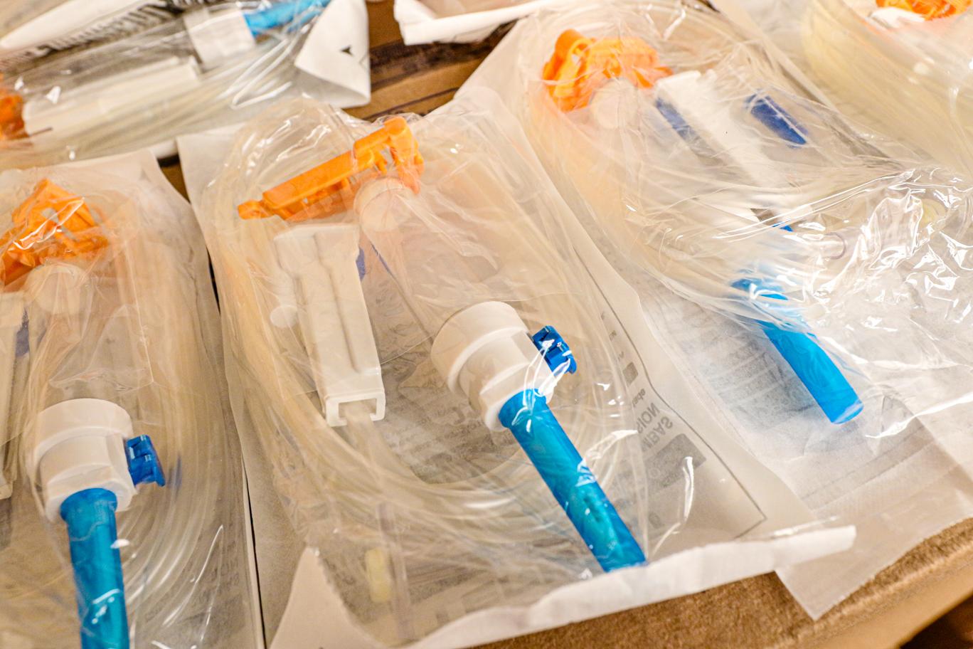 Prefeitura de TL recebe doação de materiais, insumos e equipamentos da Suzano para fortalecer atendimento na UPA 24h e Pronto Atendimento Básico Prefeitura de TL recebe doação de materiais, insumos e equipamentos da Suzano para fortalecer atendimento na UPA 24h e Pronto Atendimento Básico