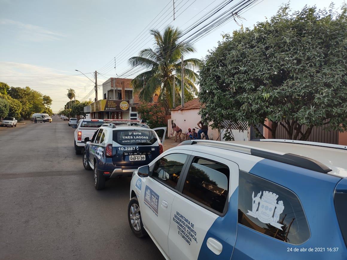 Mais uma fiscalização foi realizada neste final de semana (nos dias 23, 24 e 25) pela ação “De Olho no Coronavírus” visando diminuir a proliferação da COVID-19 na Cidade. Mais uma fiscalização foi realizada neste final de semana (nos dias 23, 24 e 25) pela ação “De Olho no Coronavírus” visando diminuir a proliferação da COVID-19 na Cidade.