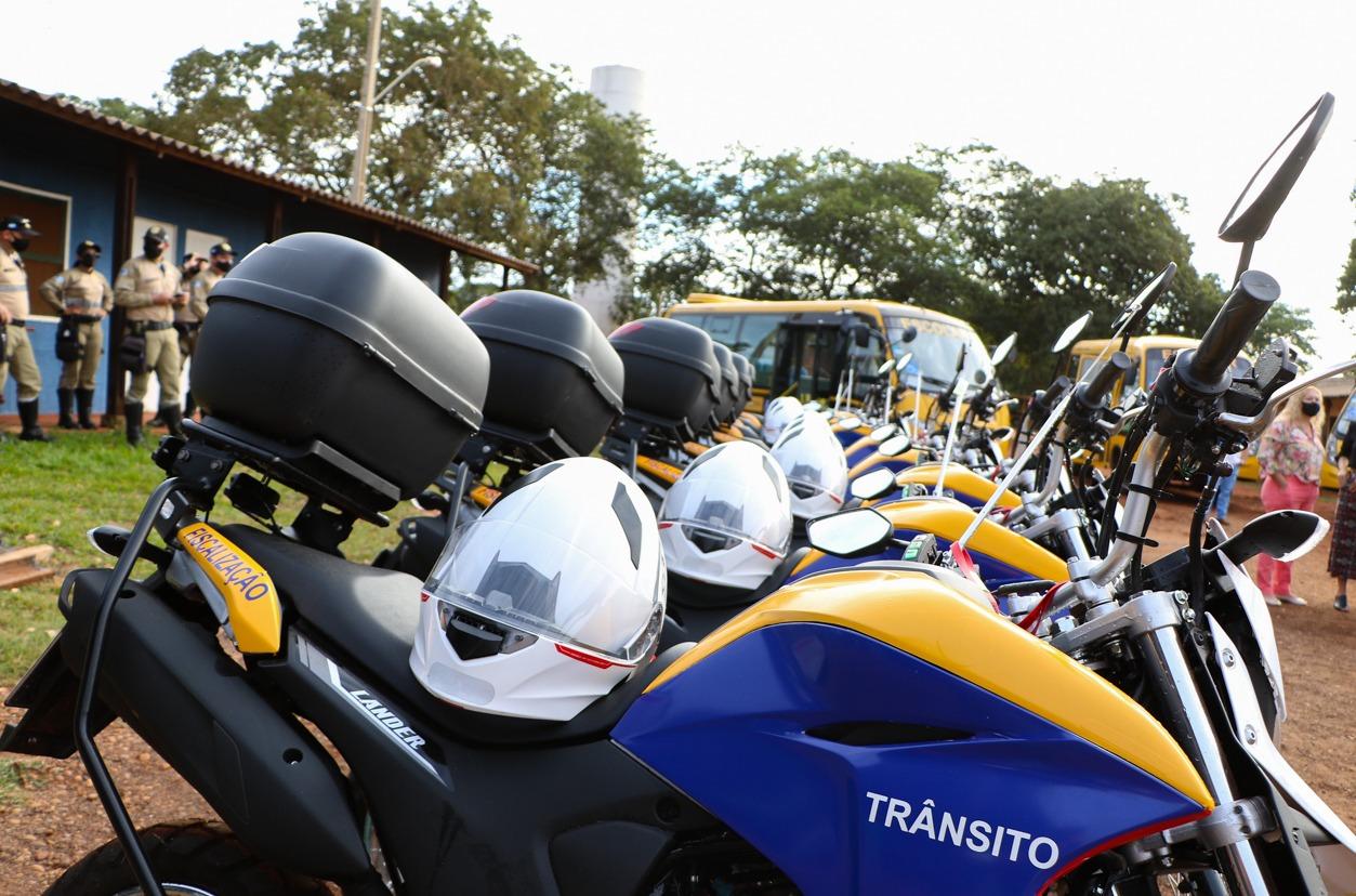 Guerreiro realiza entrega de 28 veículos para reforçar frota e trabalho das secretarias da Prefeitura de Três Lagoas