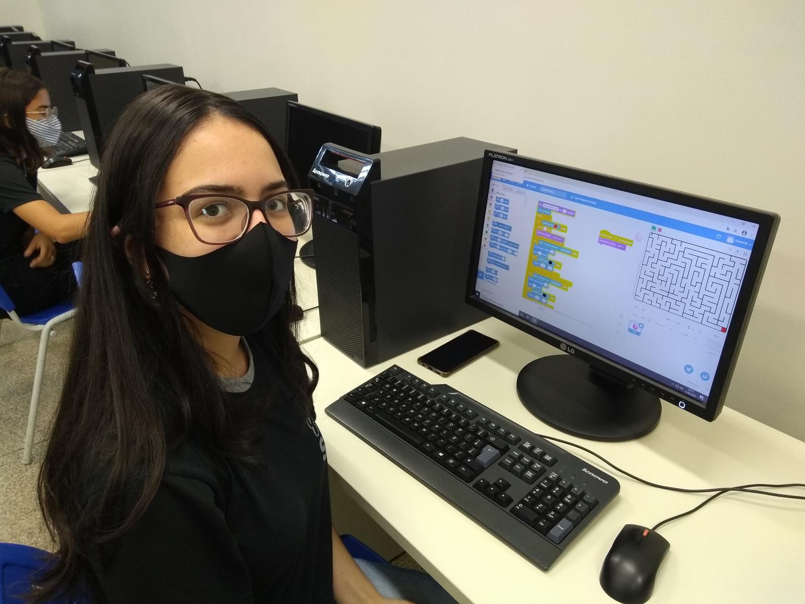 Alunos da Escola do SESI em Aparecida do Taboado aprendem linguagem de programação
