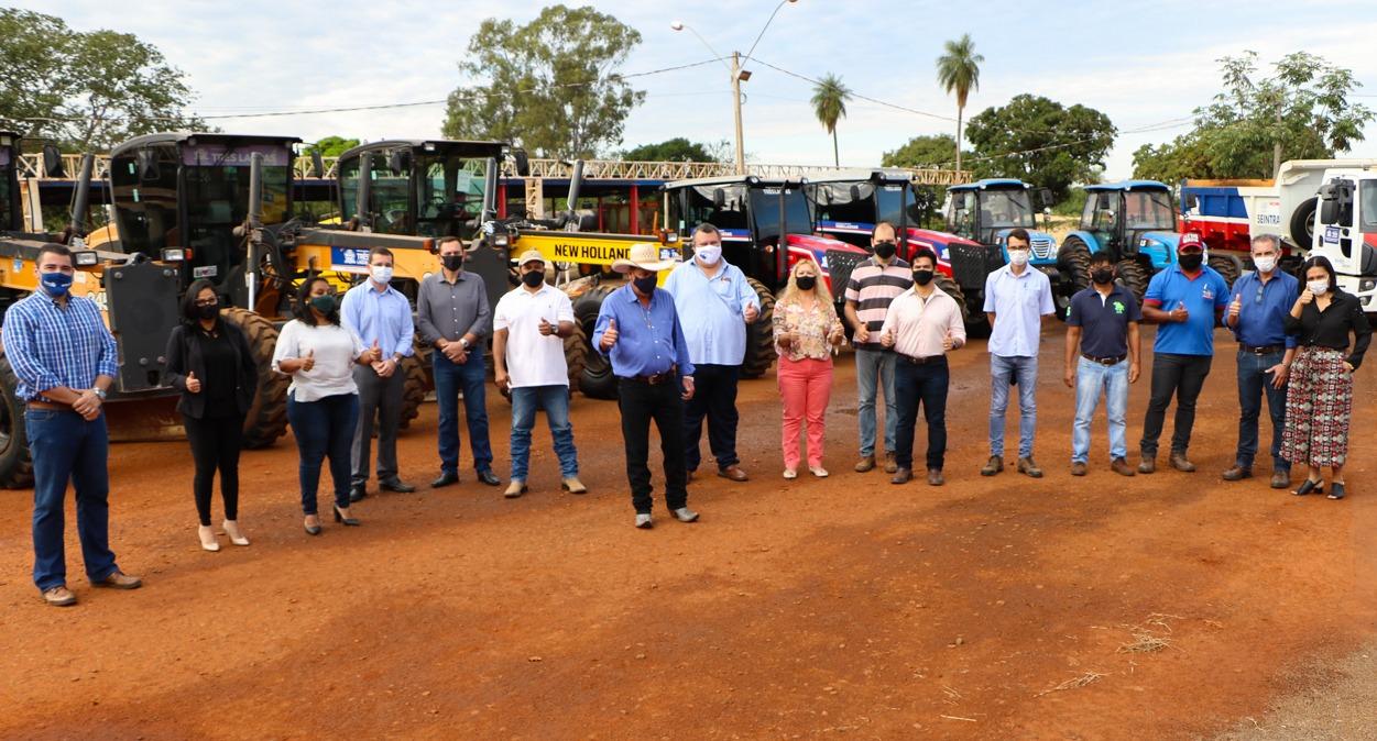 Guerreiro realiza entrega de 28 veículos para reforçar frota e trabalho das secretarias da Prefeitura de Três Lagoas