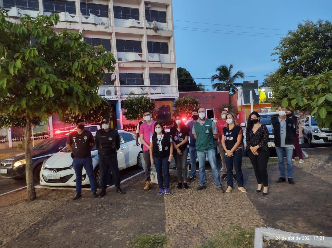 Mais uma fiscalização foi realizada neste final de semana (nos dias 23, 24 e 25) pela ação “De Olho no Coronavírus” visando diminuir a proliferação da COVID-19 na Cidade. Mais uma fiscalização foi realizada neste final de semana (nos dias 23, 24 e 25) pela ação “De Olho no Coronavírus” visando diminuir a proliferação da COVID-19 na Cidade.