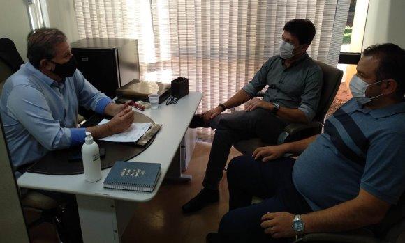 Deputado Eduardo Rocha recebe a visita do prefeito de Costa Rica, delegado Cleverson Deputado Eduardo Rocha recebe a visita do prefeito de Costa Rica, delegado Cleverson