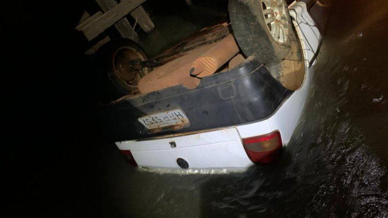 'Morto' jogado em rio reaparece e polícia descobre mentira sobre assassinato em MS