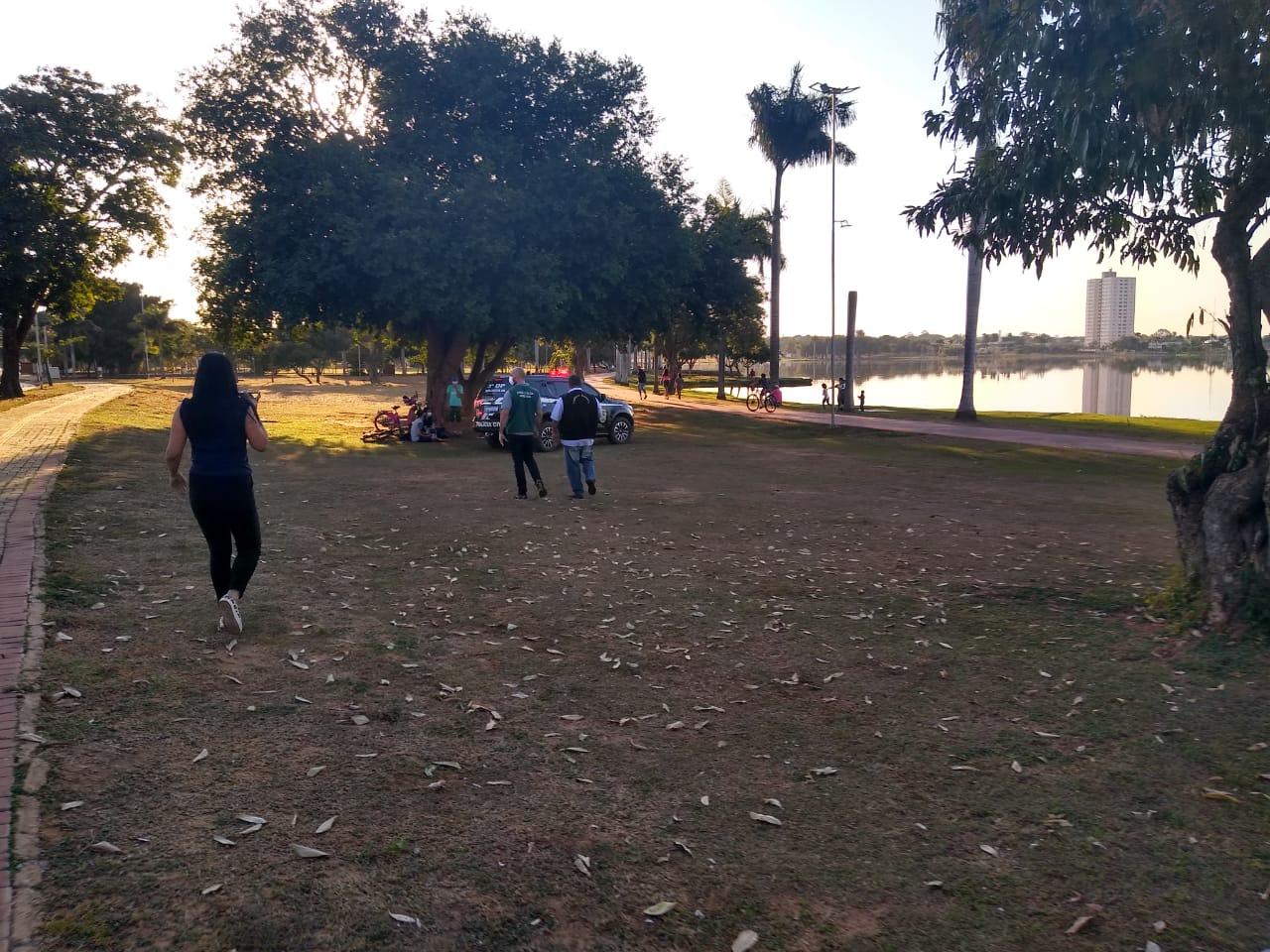 DE OLHO NO CORONAVÍRUS – Fiscalização notifica 06 estabelecimentos e aborda 42 pessoas, além de festas