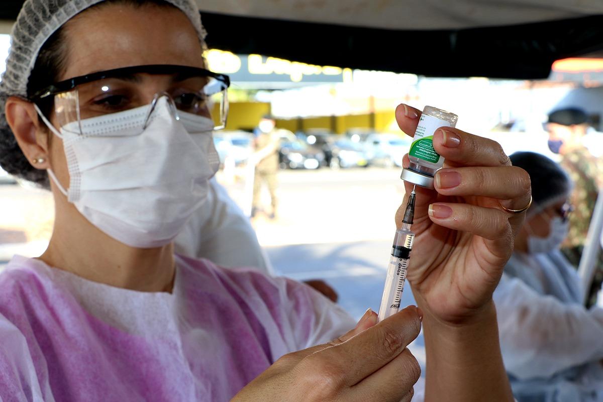 REFORÇO - TL recebe doação de 30 mil doses de vacina contra H1N1 do Instituto Butantan