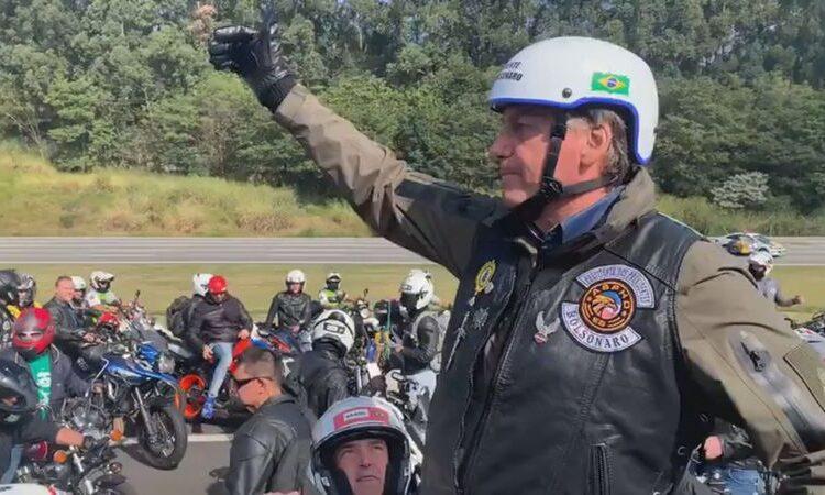 Justiça determina posicionamento da AGU sobre motociata de Bolsonaro no Ceará