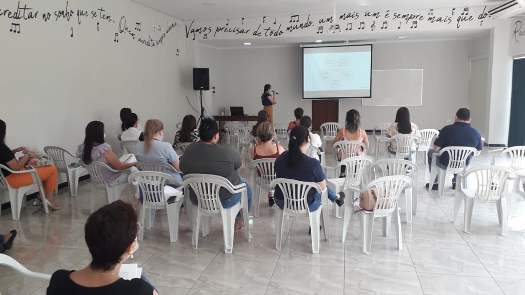 SAÚDE NA ESCOLA - SMS promove capacitação de enfermeiros para atendimento de crianças na Atenção Básica em Saúde SAÚDE NA ESCOLA - SMS promove capacitação de enfermeiros para atendimento de crianças na Atenção Básica em Saúde