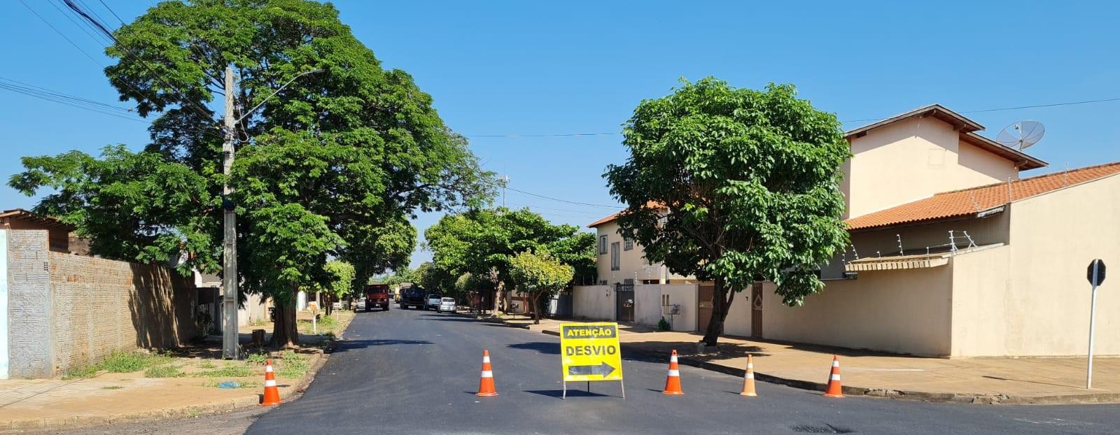 Bairro Interlagos tem trechos interditados por conta da obra de recapeamento