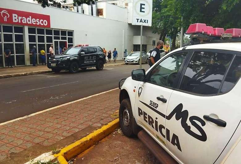Homens invadem agência bancária em Dourados e roubam malotes de dinheiro