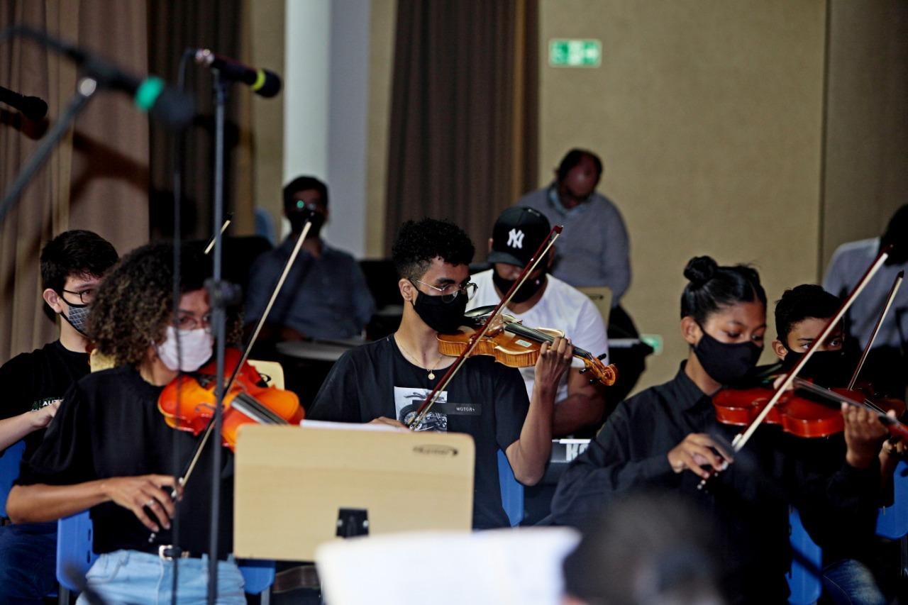 Emoção tomou conta na apresentação do Recital dos Alunos do Núcleo de Música da Diretoria de Cultura Emoção tomou conta na apresentação do Recital dos Alunos do Núcleo de Música da Diretoria de Cultura