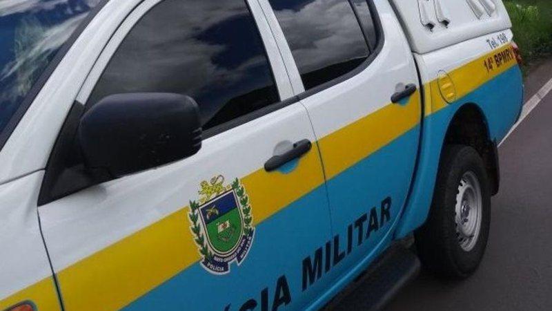 Jovem é encontrada amarrada ao pé da cama durante cárcere dentro de casa
