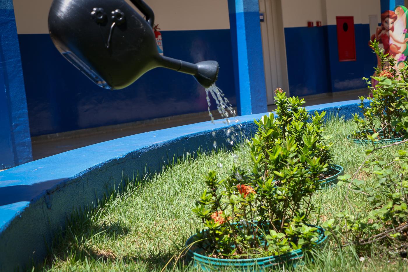 Escola de TL economiza 6 mil litros de água apenas coletando drenos do ar condicionado Escola de TL economiza 6 mil litros de água apenas coletando drenos do ar condicionado