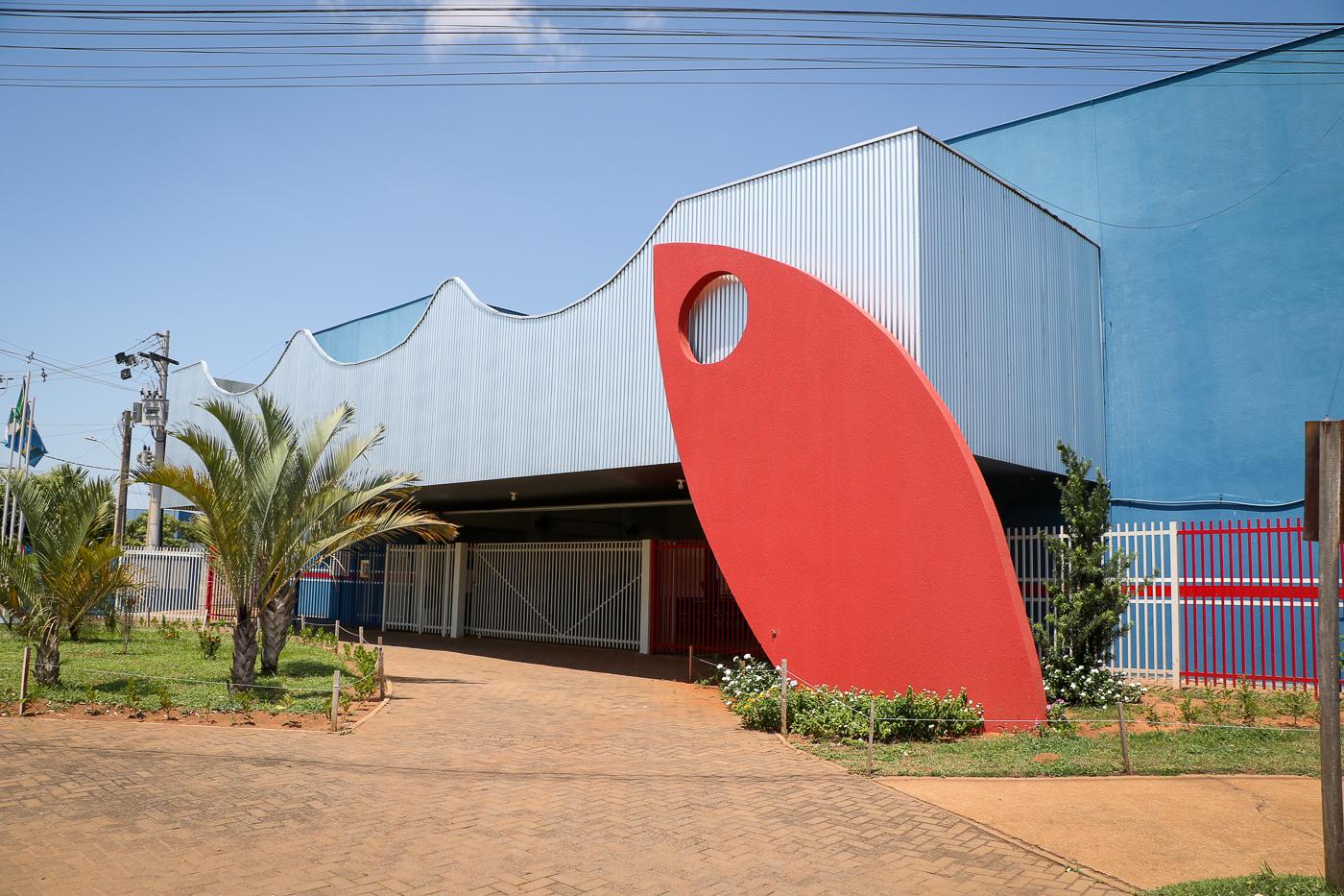 Escola de TL economiza 6 mil litros de água apenas coletando drenos do ar condicionado Escola de TL economiza 6 mil litros de água apenas coletando drenos do ar condicionado