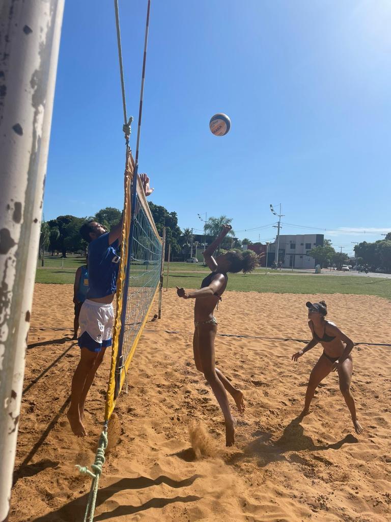 VÔLEI DE PRAIA - Equipe da SEJUVEL recebe campeã sul americana