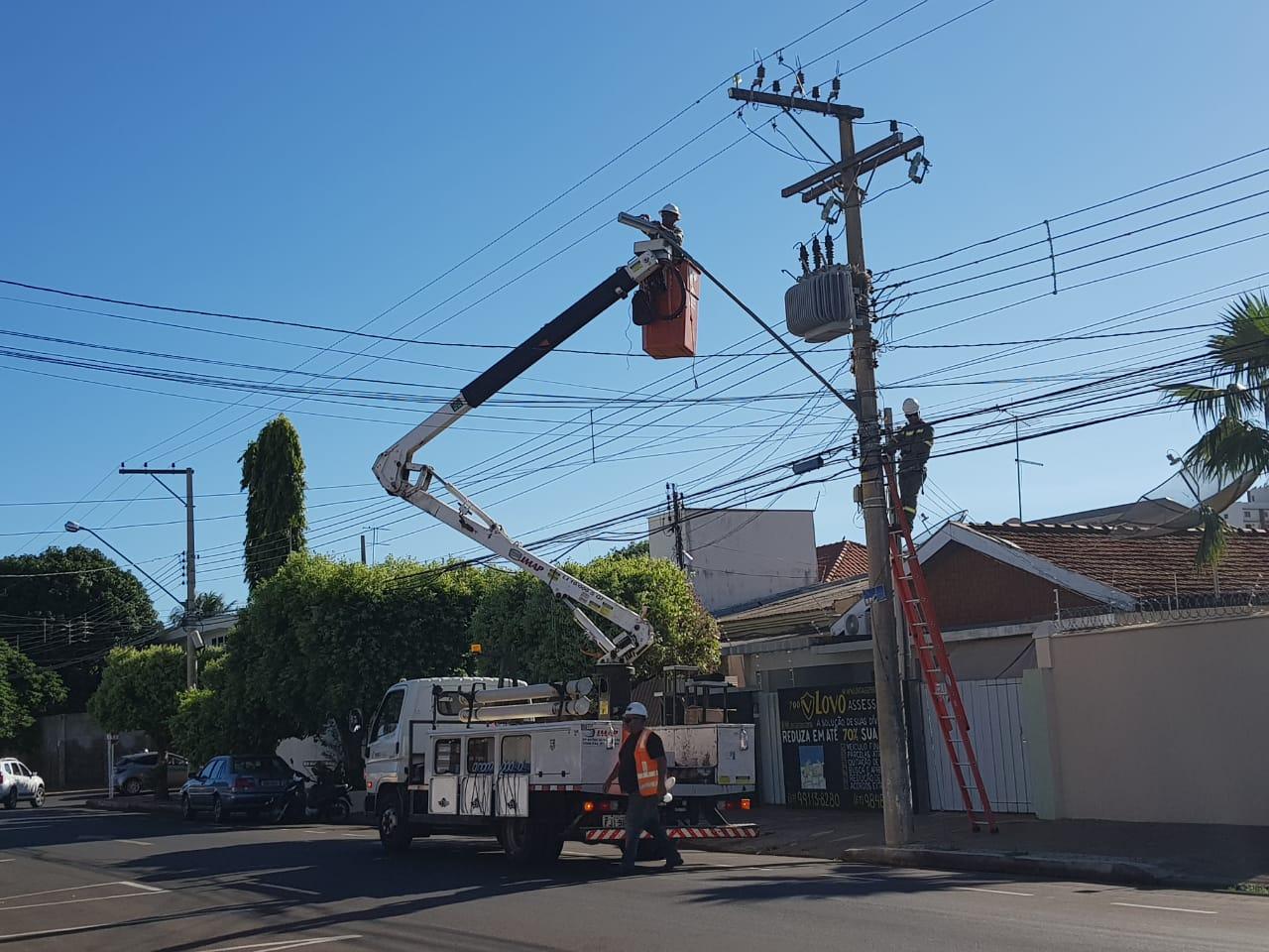 A Lâmpada da sua rua está queimada? Saiba como solicitar o reparo