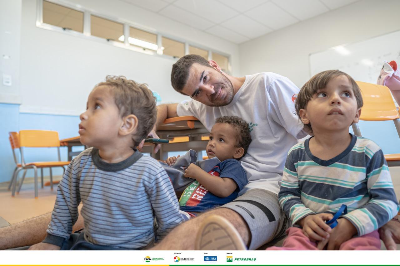 CRE TL e SEMEC realizam oficina educativa com famílias da região do Bairro Novo Oeste