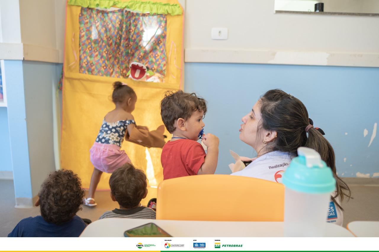 CRE TL e SEMEC realizam oficina educativa com famílias da região do Bairro Novo Oeste