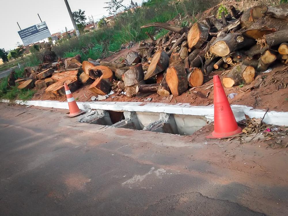 PREJUÍZO PARA TODOS – 06 grelhas de bueiro do Bairro São João são furtadas no final de semana