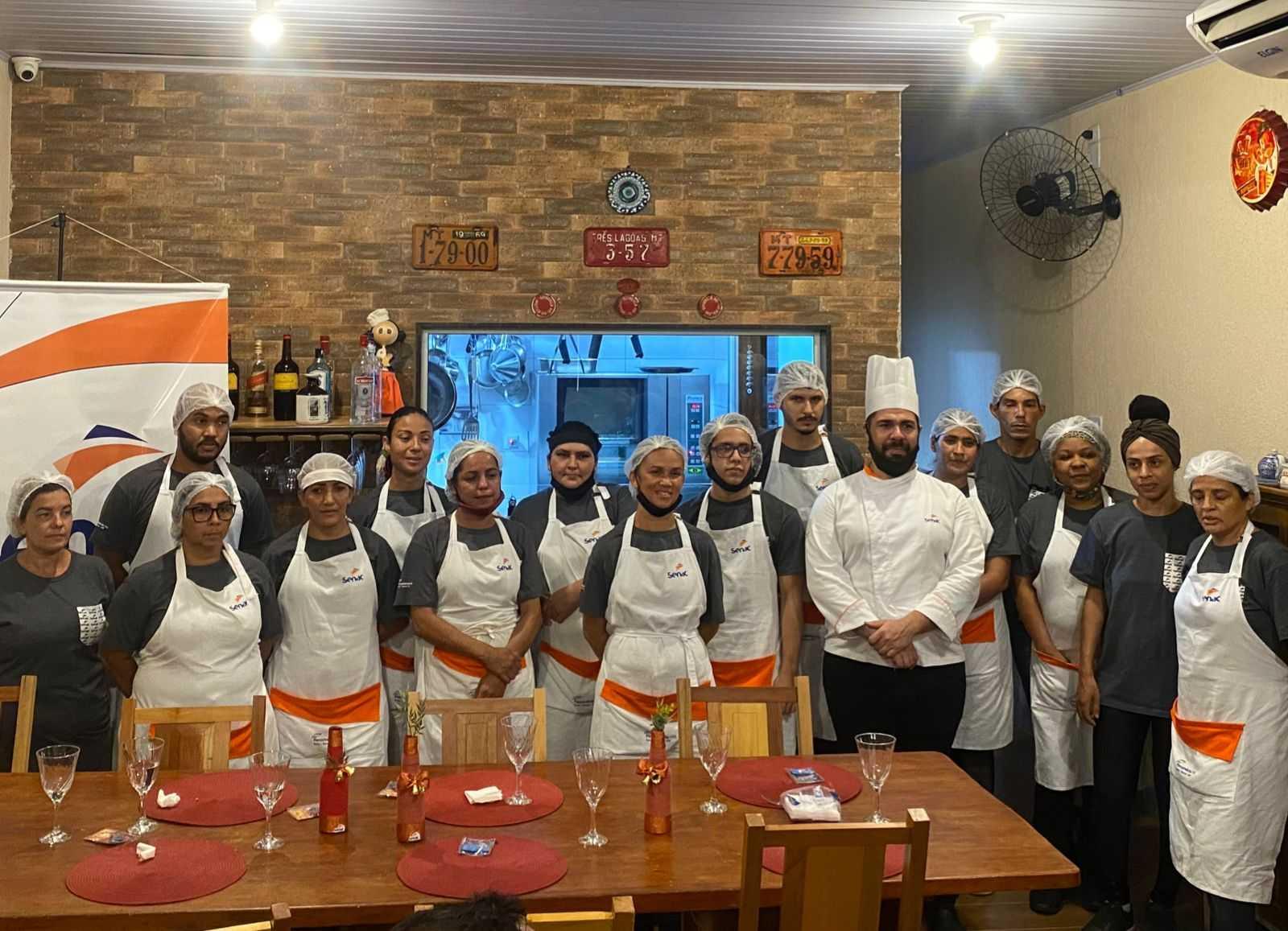 Com apoio da Suzano  mais de 300 profissionais para atuarem no setor gastronômico de Três Lagoas e Ribas do Rio Pardo (MS)