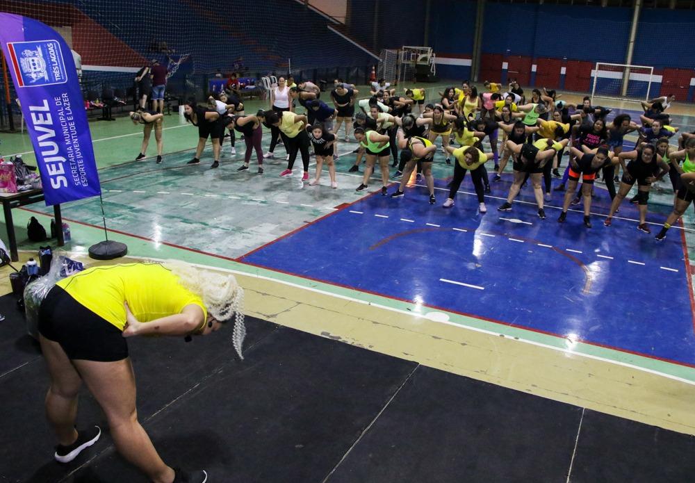 Com aproximadamente 120 participantes, Aulão de Ritbox arrecada mais de 200 brinquedos