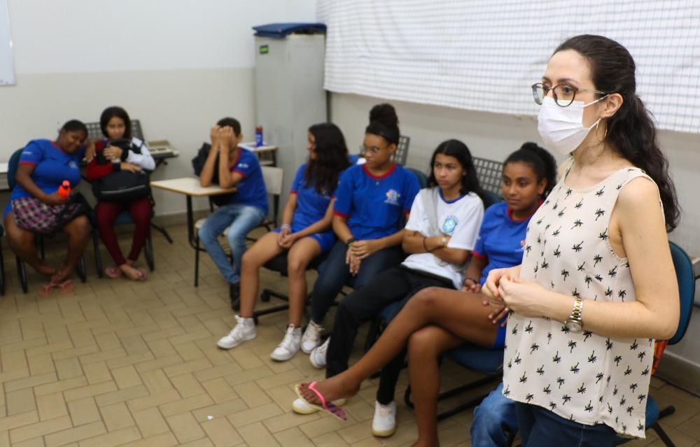 RODA DE CONVERSA - SMAS e SMS abordam direitos e deveres, sexualidade e valorização da vida com adolescentes