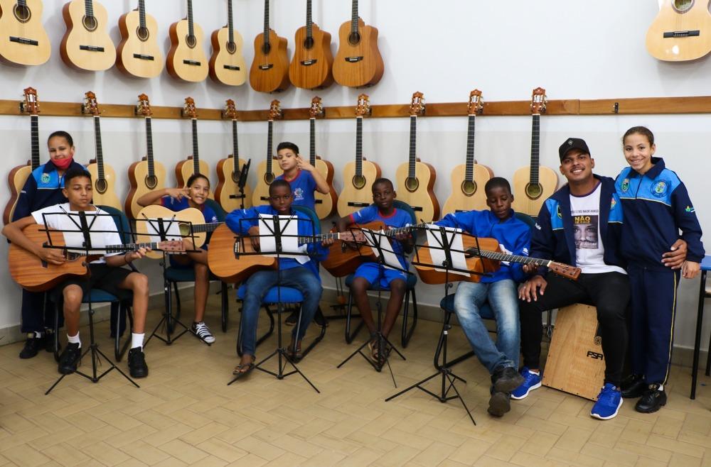 RODA DE CONVERSA - SMAS e SMS abordam direitos e deveres, sexualidade e valorização da vida com adolescentes