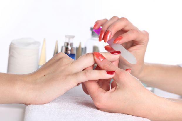 Arapuá receberá cursos noturnos de barbearia e manicure pedicure