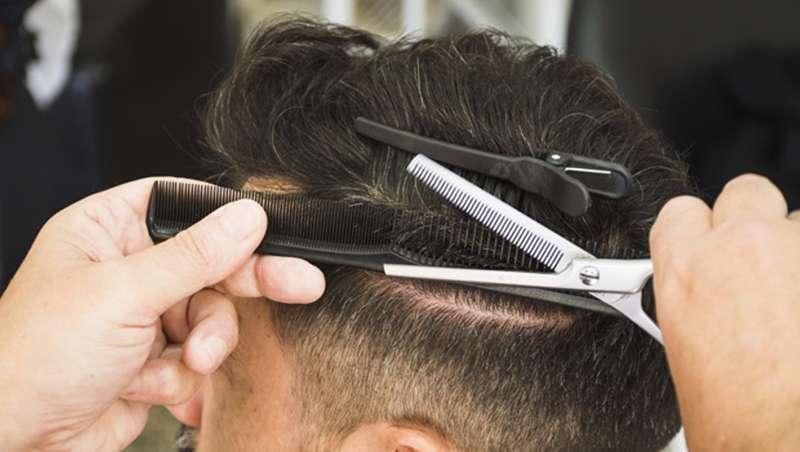 Arapuá receberá cursos noturnos de barbearia e manicure pedicure