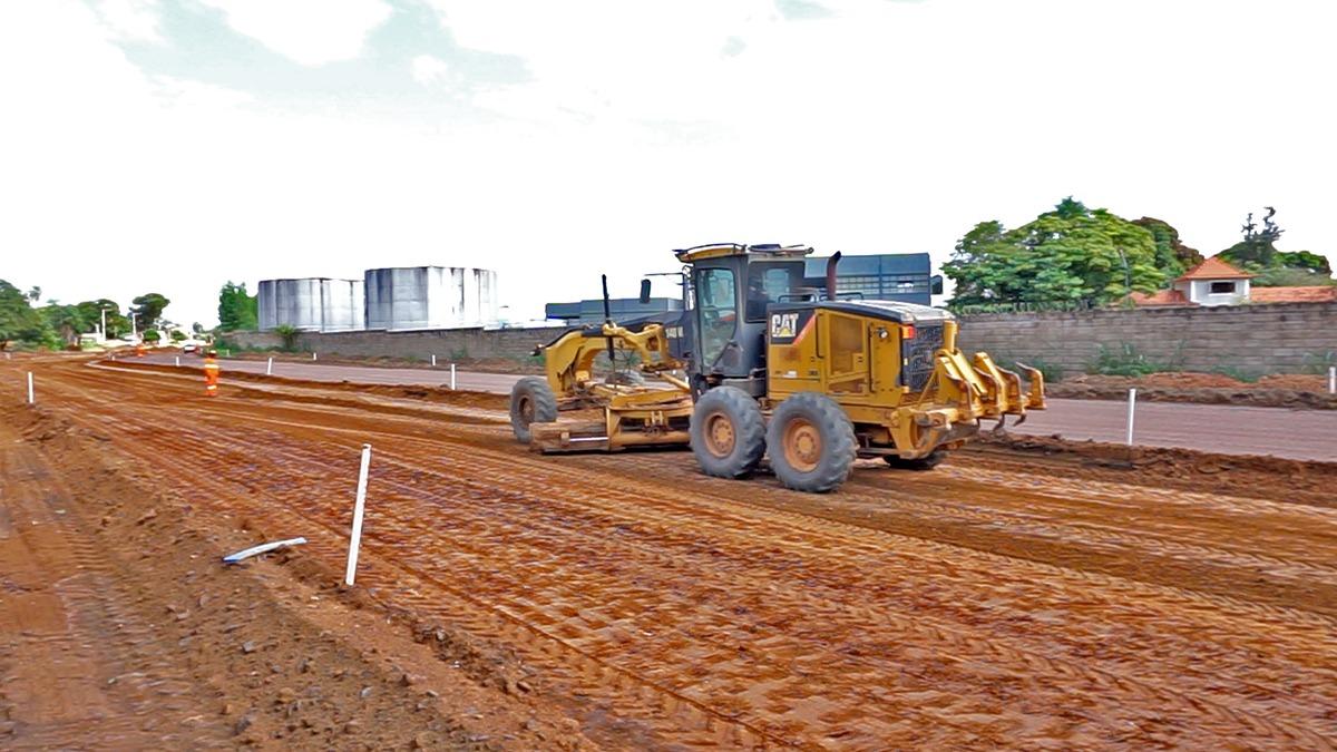Pavimentação e drenagem de Avenida Custódio Andrews avançam e já chegam no Viveiro Municipal