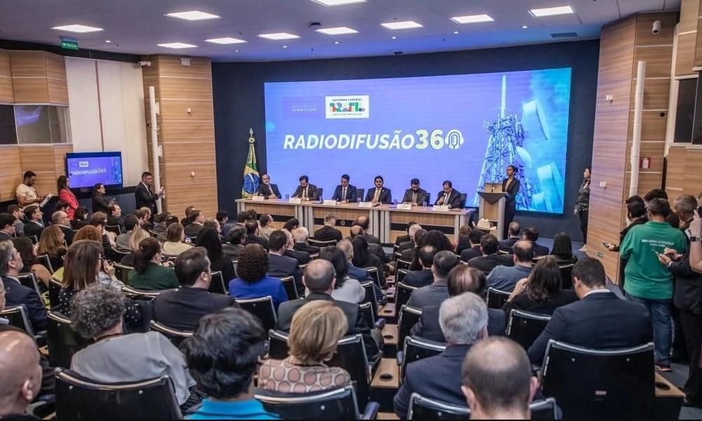 MCom apresenta balanço de 100 dias de governo com destaque para TV 3.0