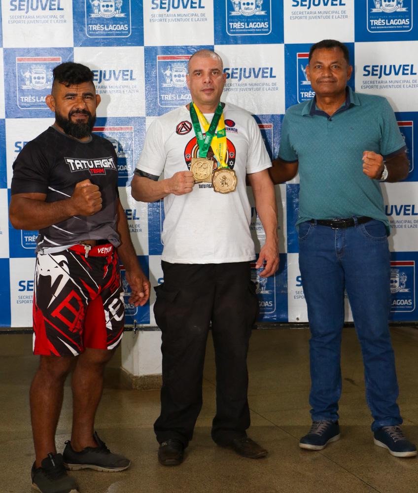 Mestre e atleta campeão nacional de jiu-jitsu agradecem apoio da SEJUVEL Mestre e atleta campeão nacional de jiu-jitsu agradecem apoio da SEJUVEL