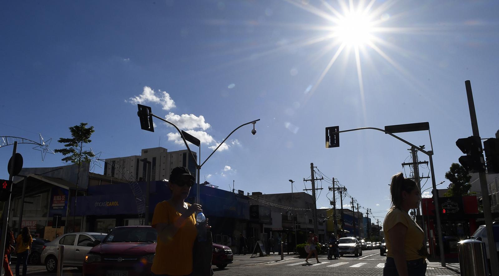 Nova onda de calor em MS pode atingir 43ºC e causar riscos à saúde; veja como se preveni