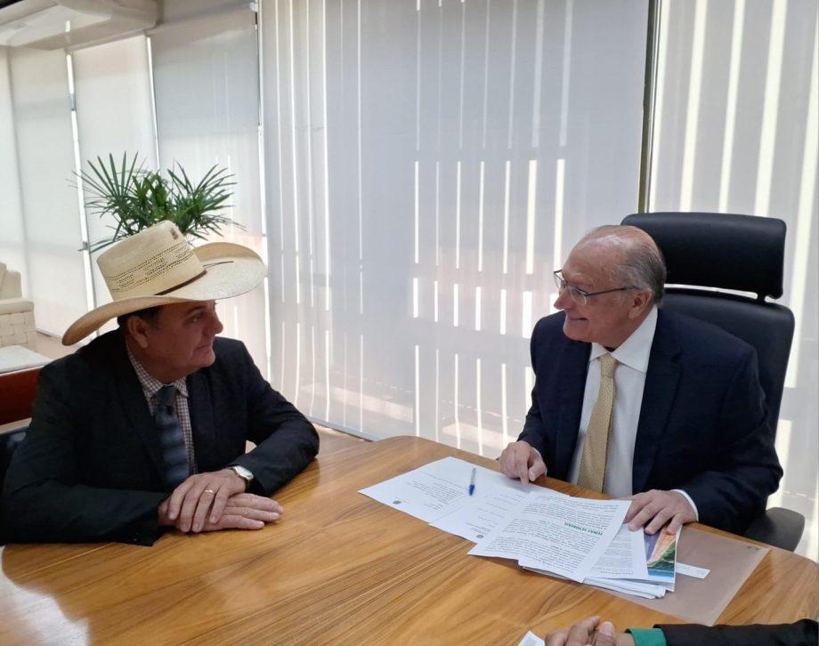 Guerreiro é recebido no Palácio do Planalto pelo Presidente da República Interino