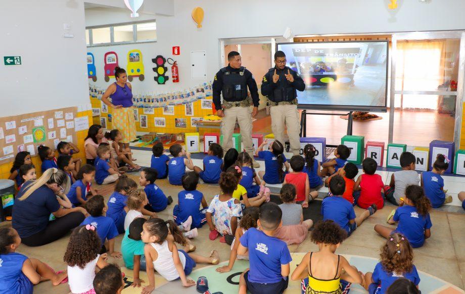 Ação da SEMEC e PRF leva educação no trânsito para alunos dos CEIs de Três Lagoas