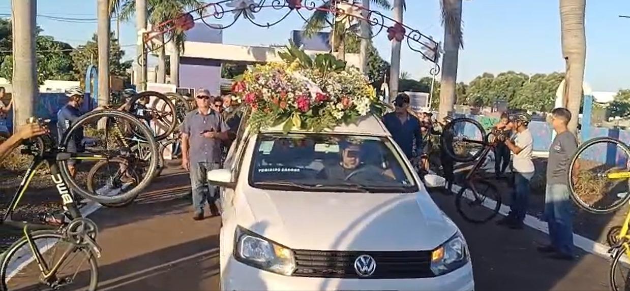 Comoção toma conta no adeus à ciclista atropelado em rodovia