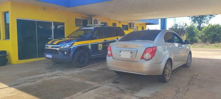 Família é flagrada viajando em carro roubado na BR 262 entre Três Lagoas e Água Clara