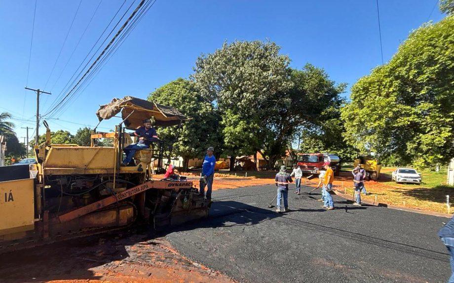 Obras de drenagem e asfalto seguem em ritmo acelerado no Distrito do Arapuá
