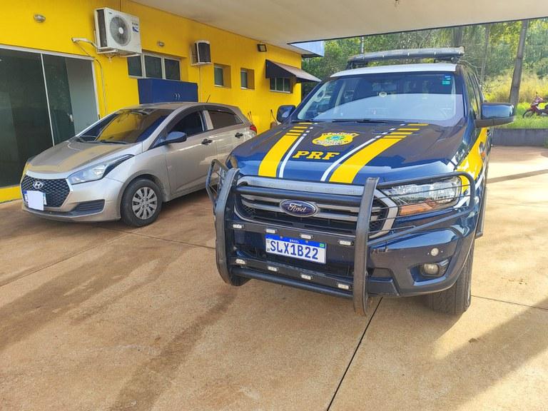Carro clonado é flagrado na BR 262 e termina com quatro presos em Três Lagoas Carro clonado é flagrado na BR 262 e termina com quatro presos em Três Lagoas
