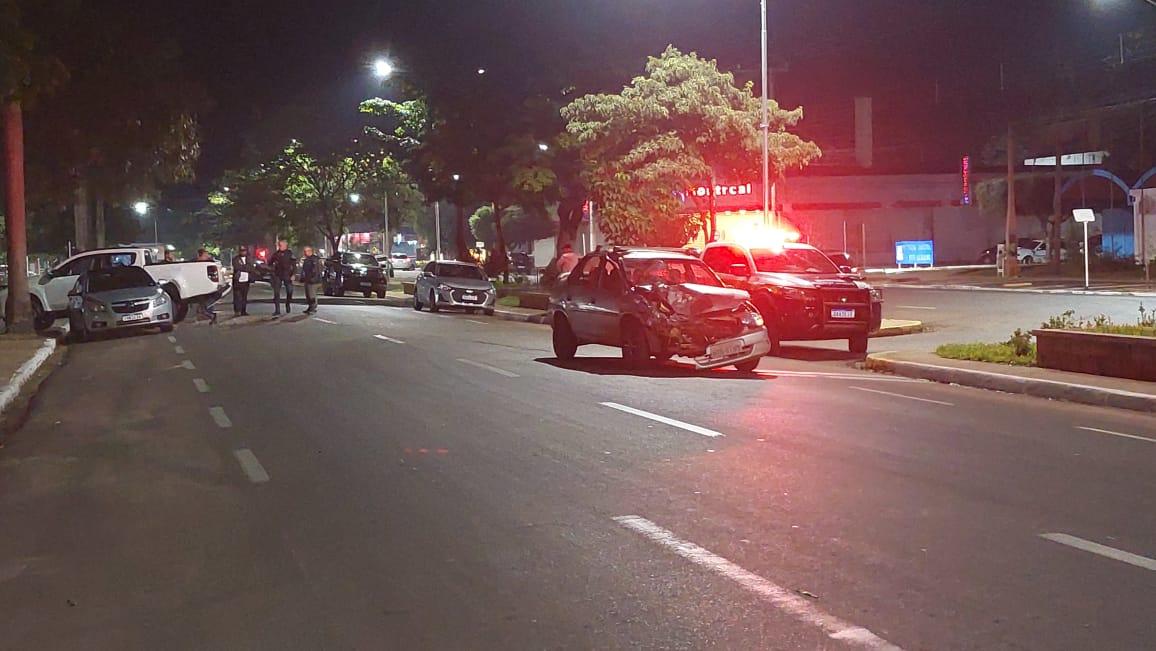 Motorista passa mal ao volante e provoca acidente com três veículos no Centro de Três Lagoas