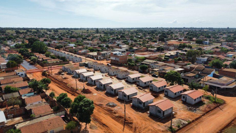 Prefeitura está construindo 50 casas do Jardim Violetas para famílias de baixa renda