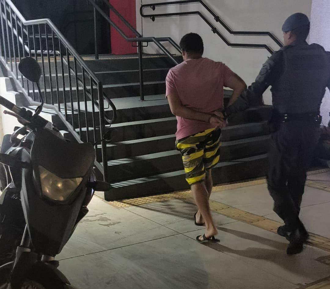 Suspeito é preso em Andradina com moto roubada em Três Lagoas Suspeito é preso em Andradina com moto roubada em Três Lagoas