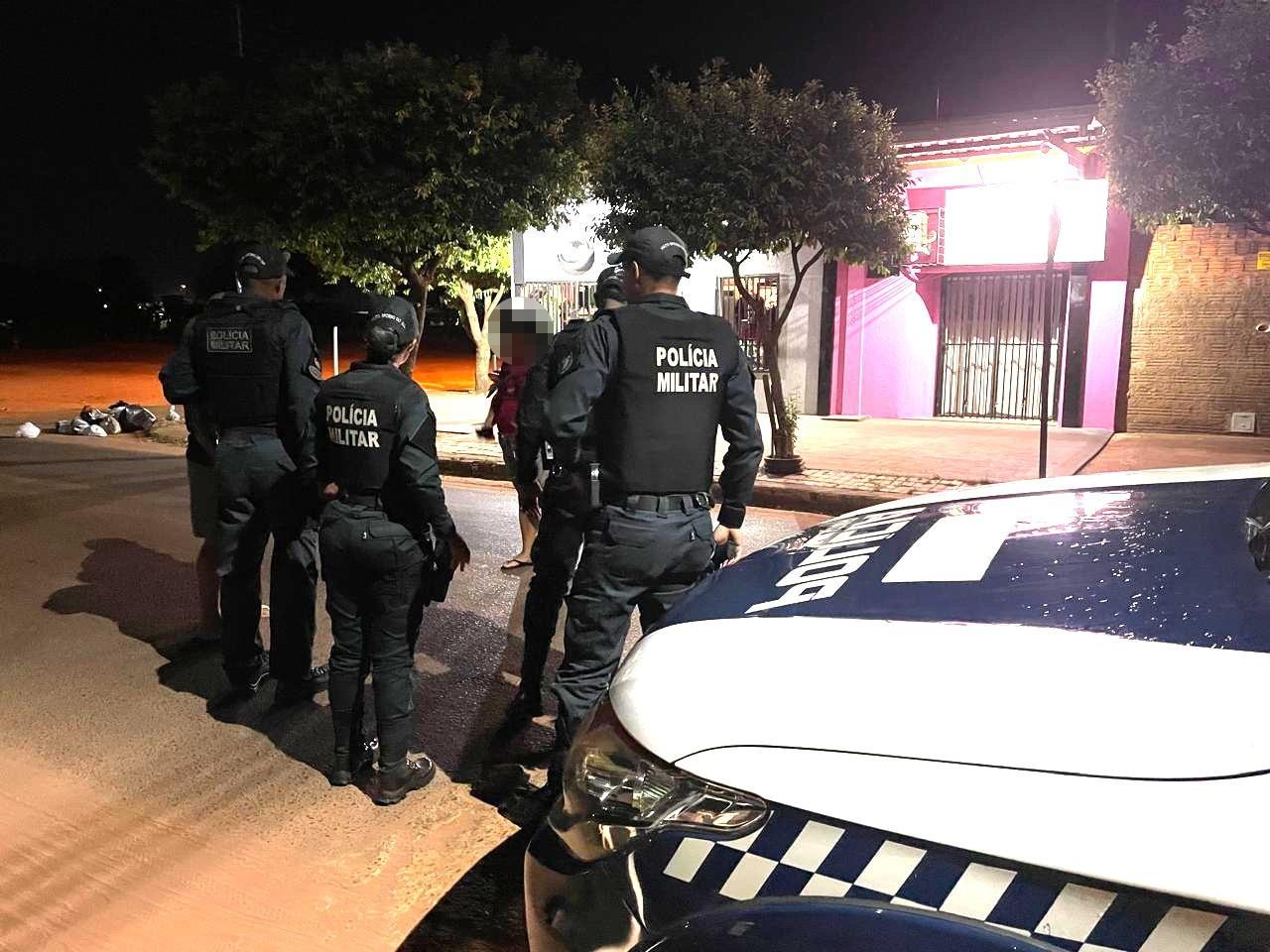 Comerciante flagra ladrão por câmeras dentro de comércio e aciona a polícia no bairro Vila Alegre Comerciante flagra ladrão por câmeras dentro de comércio e aciona a polícia no bairro Vila Alegre